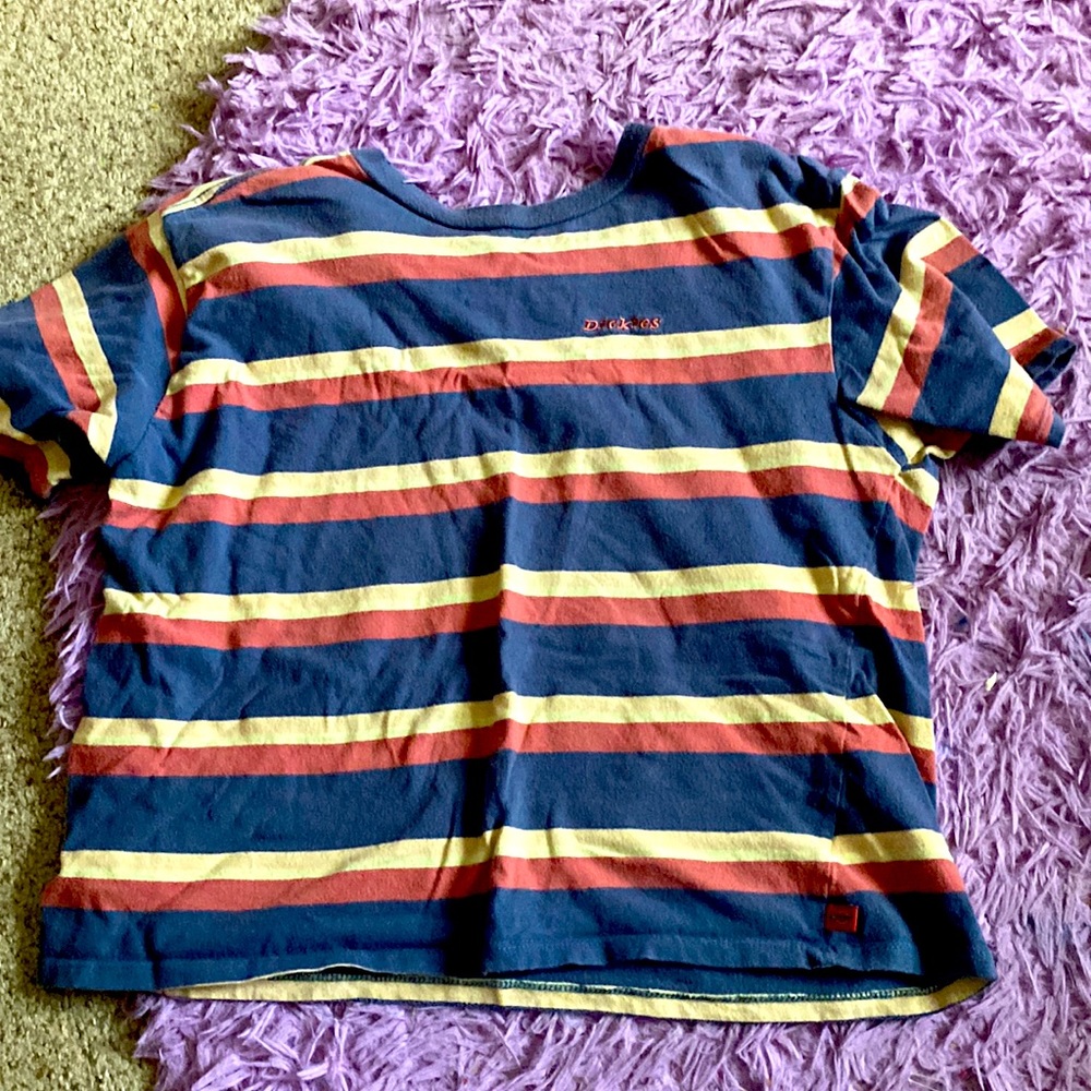 I am selling this dickies shirt it’s for teens and it’s comfortable
